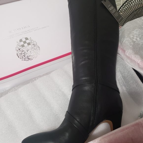 Women's Black Vince Camuto  Boots - Picture 4 of 7